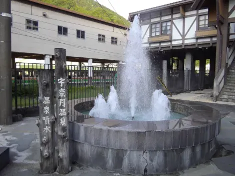 Unazuki onsen hot spring fountain - Kurobe city