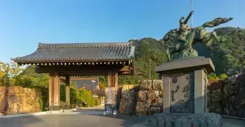 Gifu Park - Entrance roofed gate